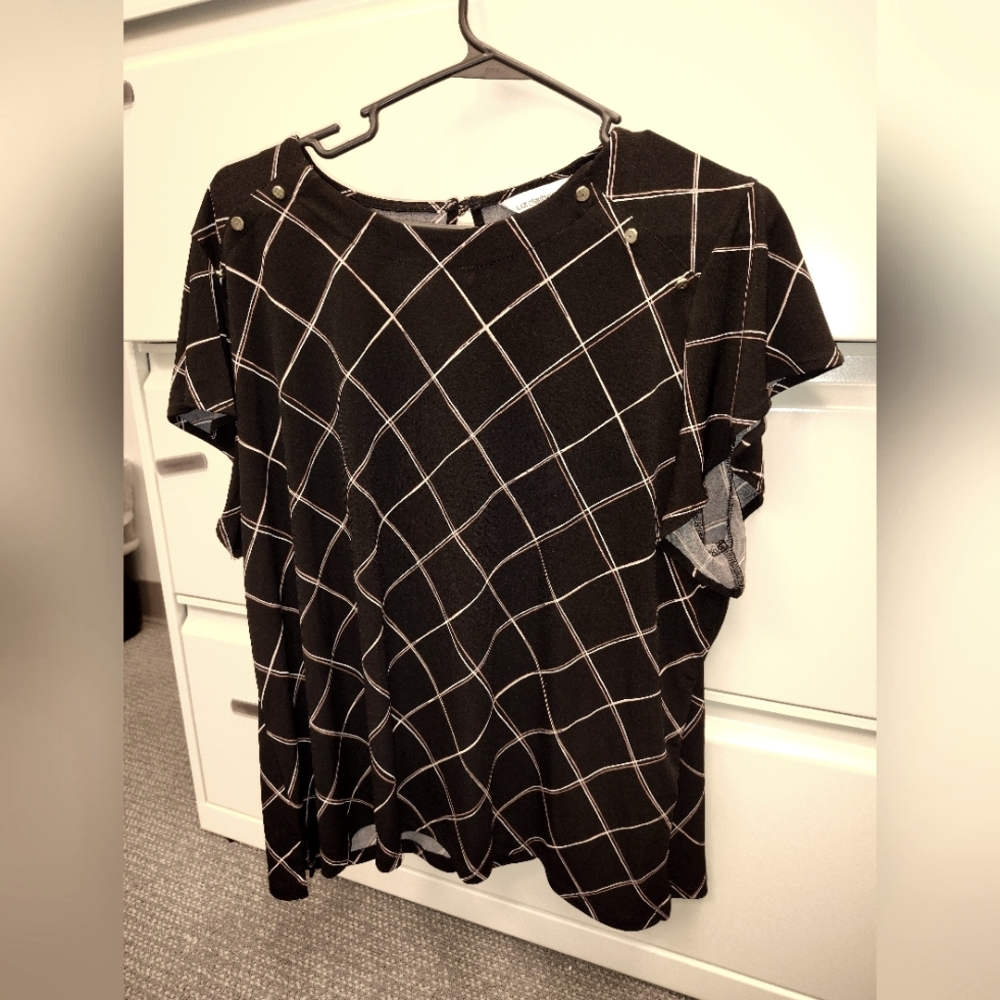 Black and White Grid Pattern Women's Top